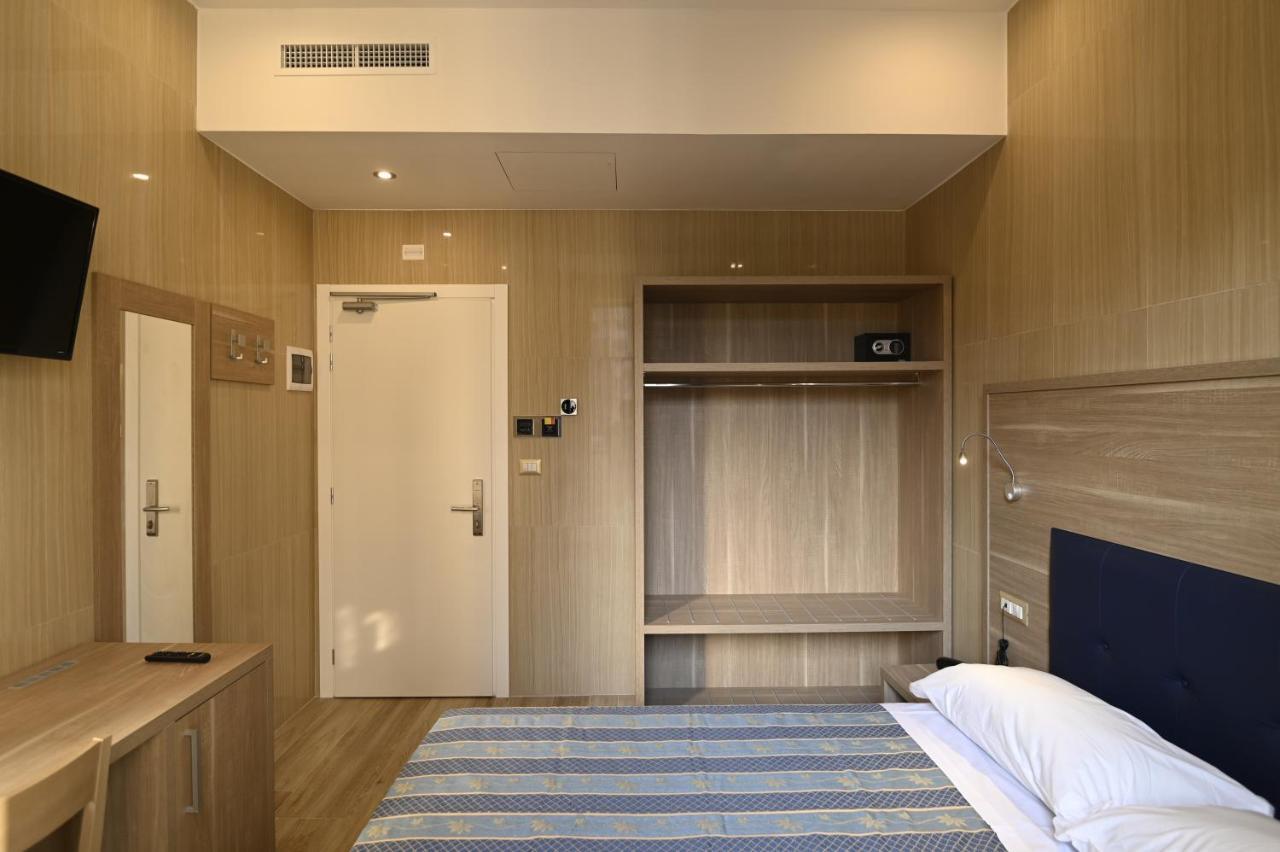 Hotel Midway Milan Bagian luar foto