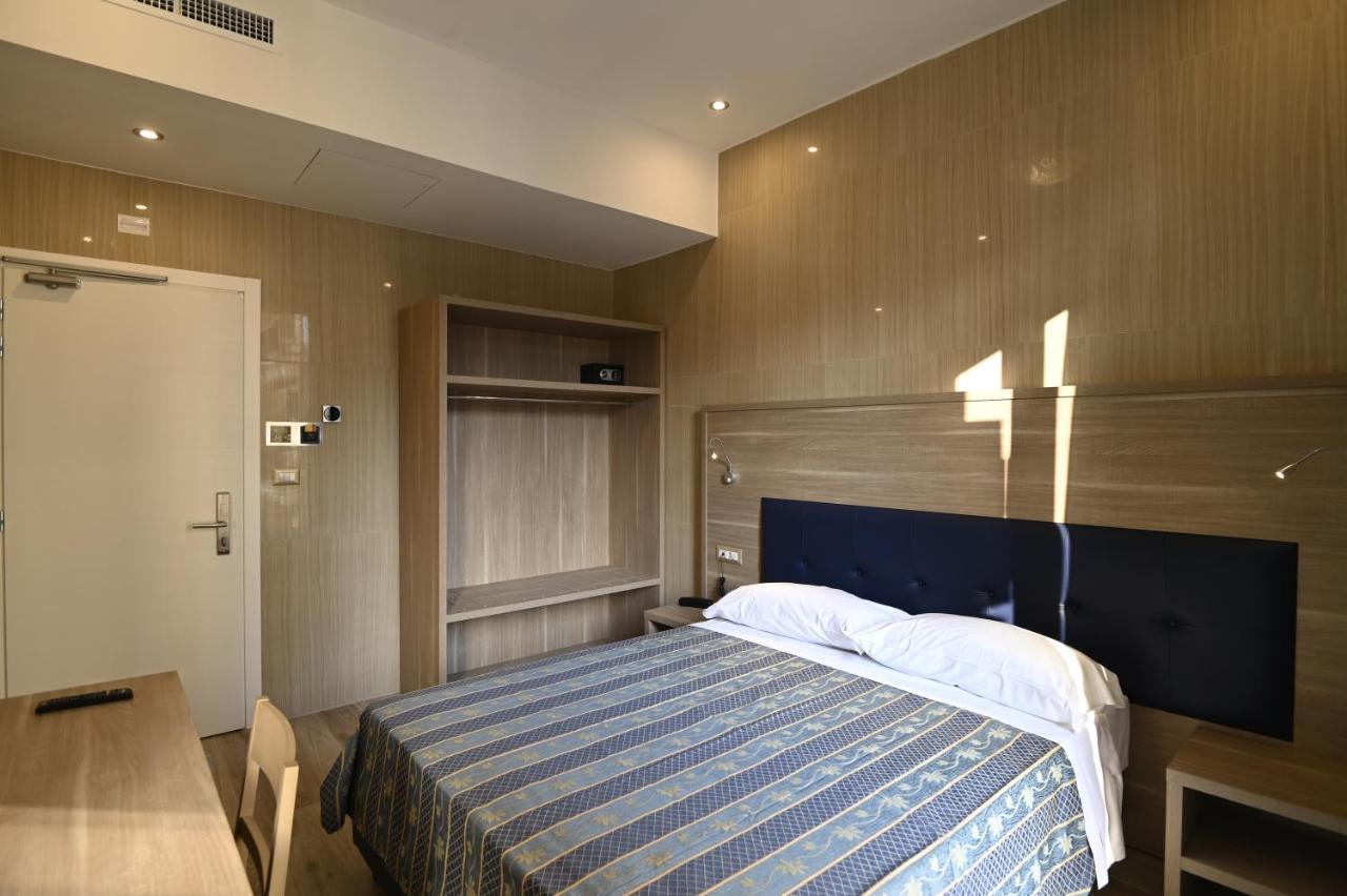 Hotel Midway Milan Bagian luar foto