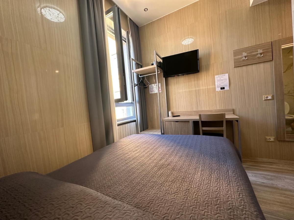 Hotel Midway Milan Bagian luar foto