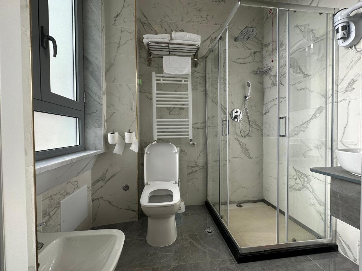 Hotel Midway Milan Bagian luar foto
