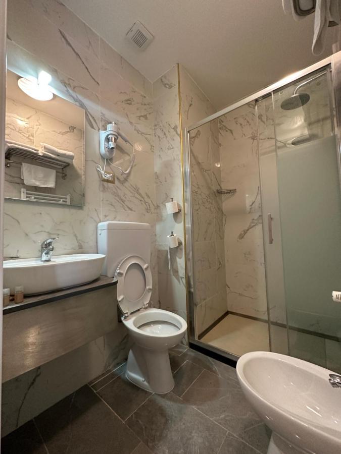 Hotel Midway Milan Bagian luar foto