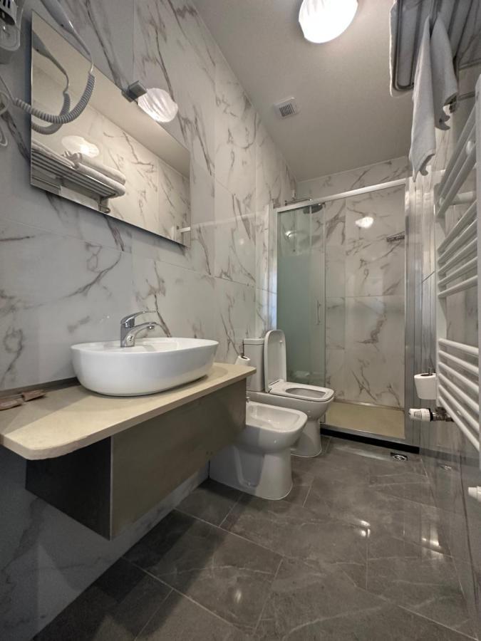 Hotel Midway Milan Bagian luar foto