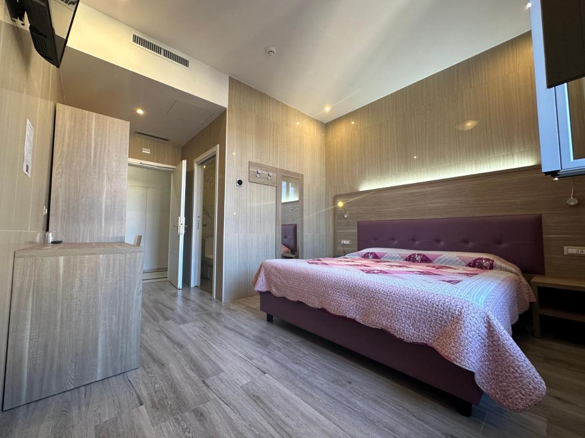 Hotel Midway Milan Bagian luar foto