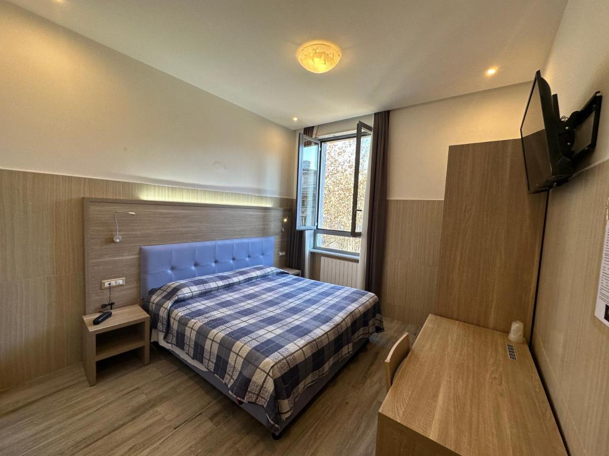 Hotel Midway Milan Bagian luar foto