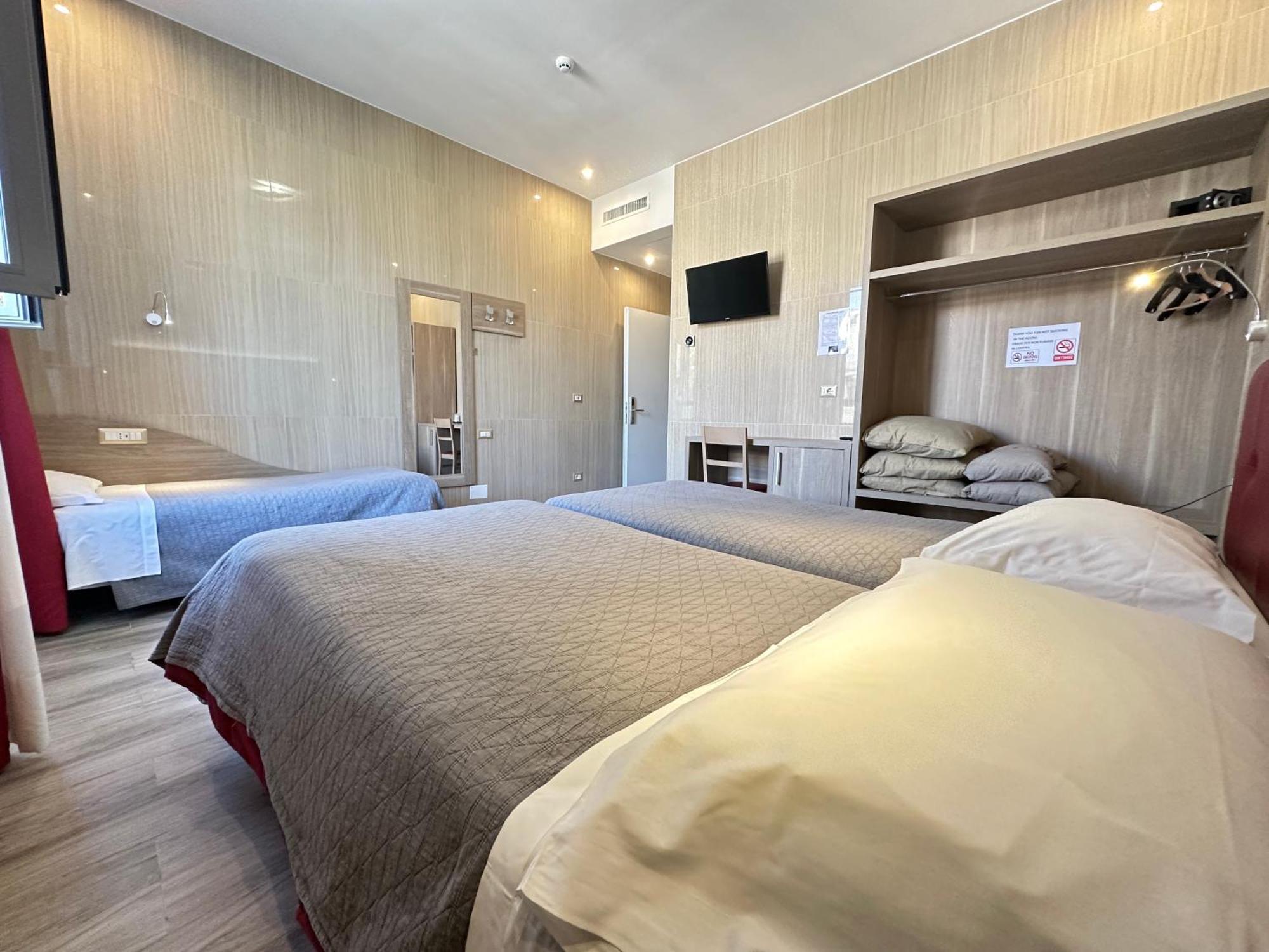 Hotel Midway Milan Bagian luar foto