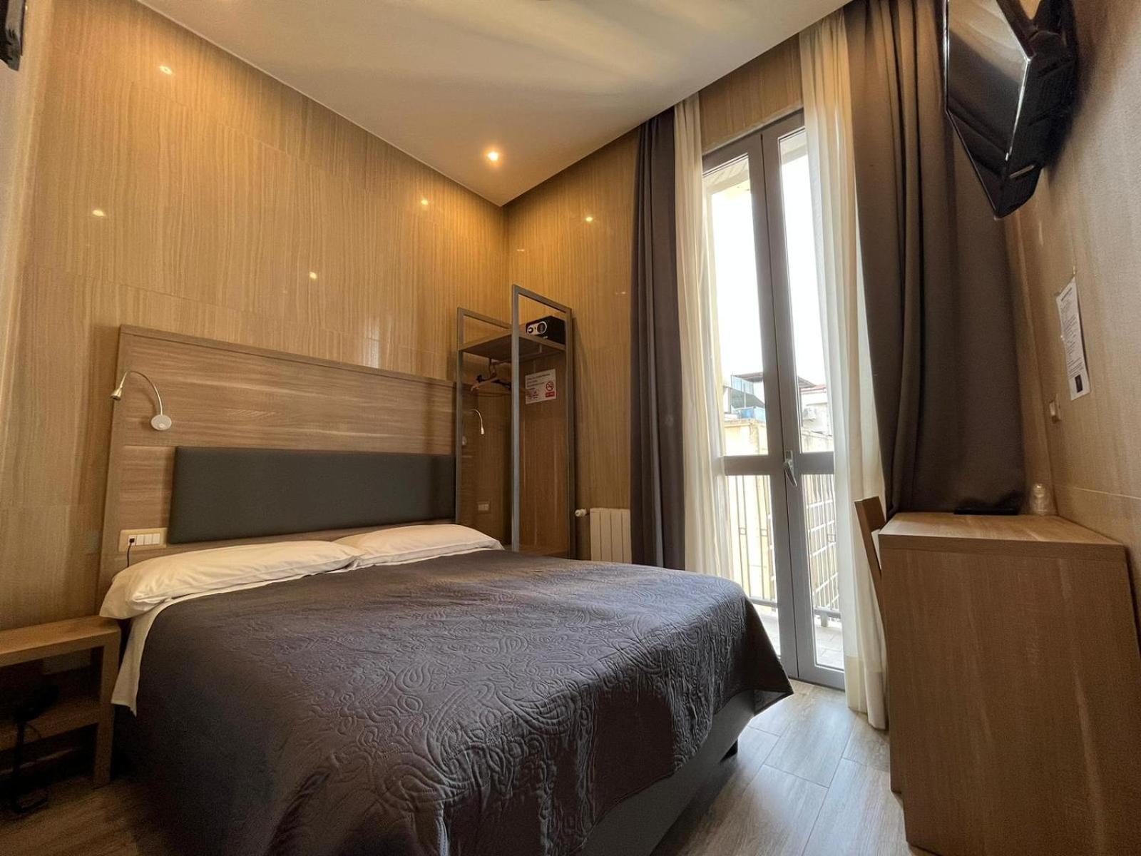Hotel Midway Milan Bagian luar foto