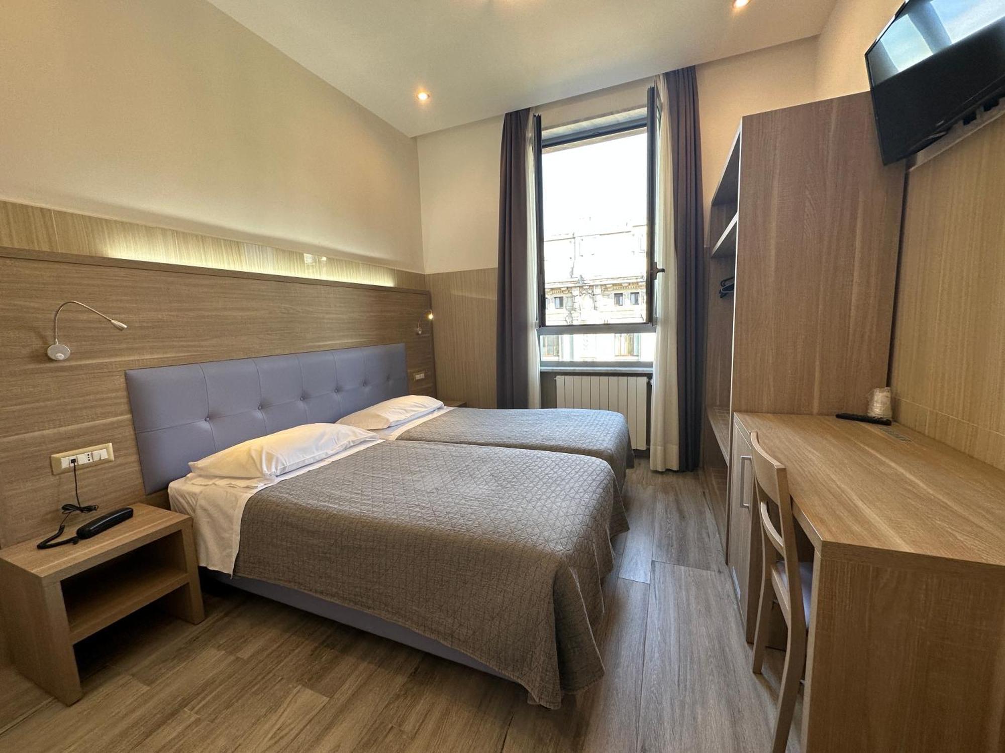 Hotel Midway Milan Bagian luar foto